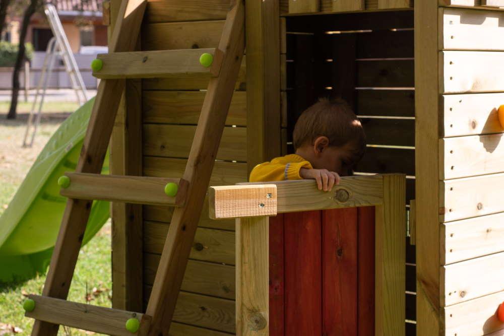 Parque infantil MASGAMES Canigó con casita y columpios