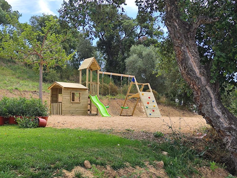 Parque infantil Masgames Lookout M com Challenger, torre com escorrega, casinha, baloiço duplo e parede de escalada