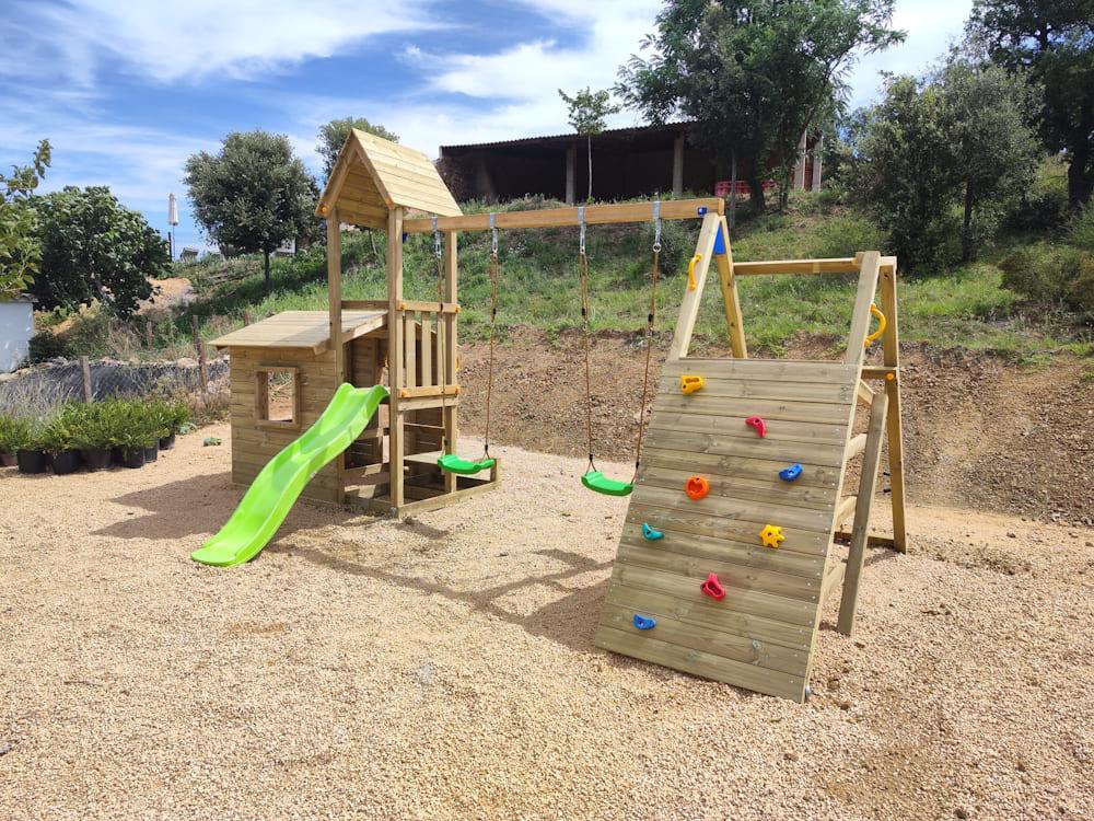 Parque infantil Masgames Lookout M com Challenger, torre com escorrega, casinha, baloiço duplo e parede de escalada