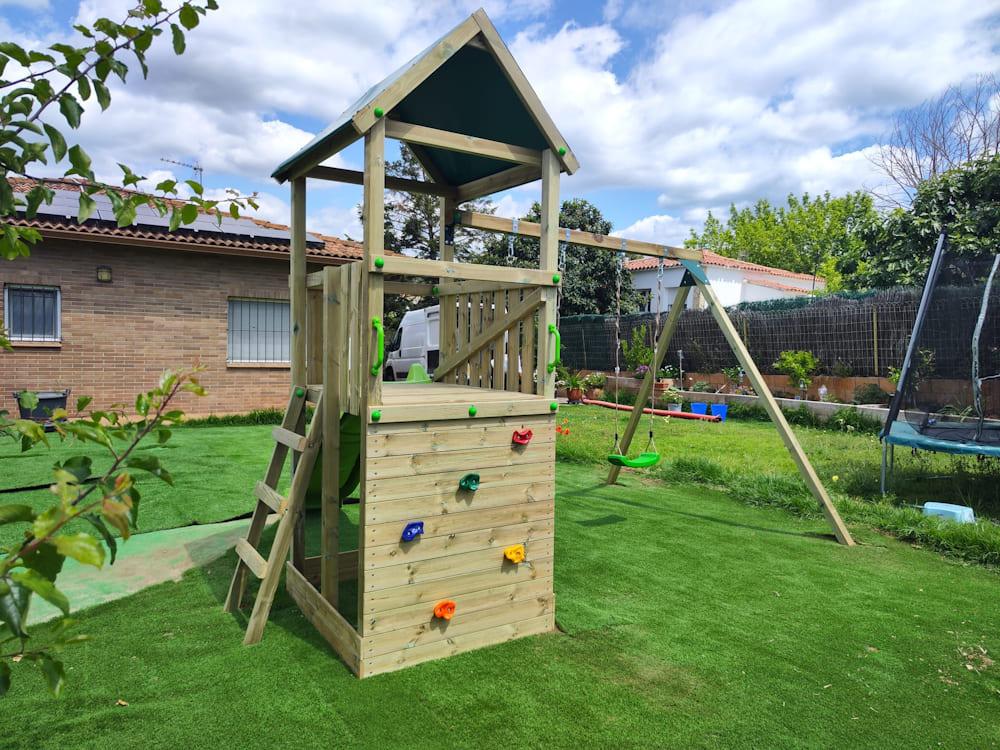 Parque infantil MASGAMES TIBIDABO torre de madera con tobogán, columpio y techo de lona verde