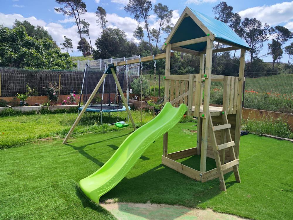 Parque infantil MASGAMES TIBIDABO torre de madera con tobogán, columpio y techo de lona verde